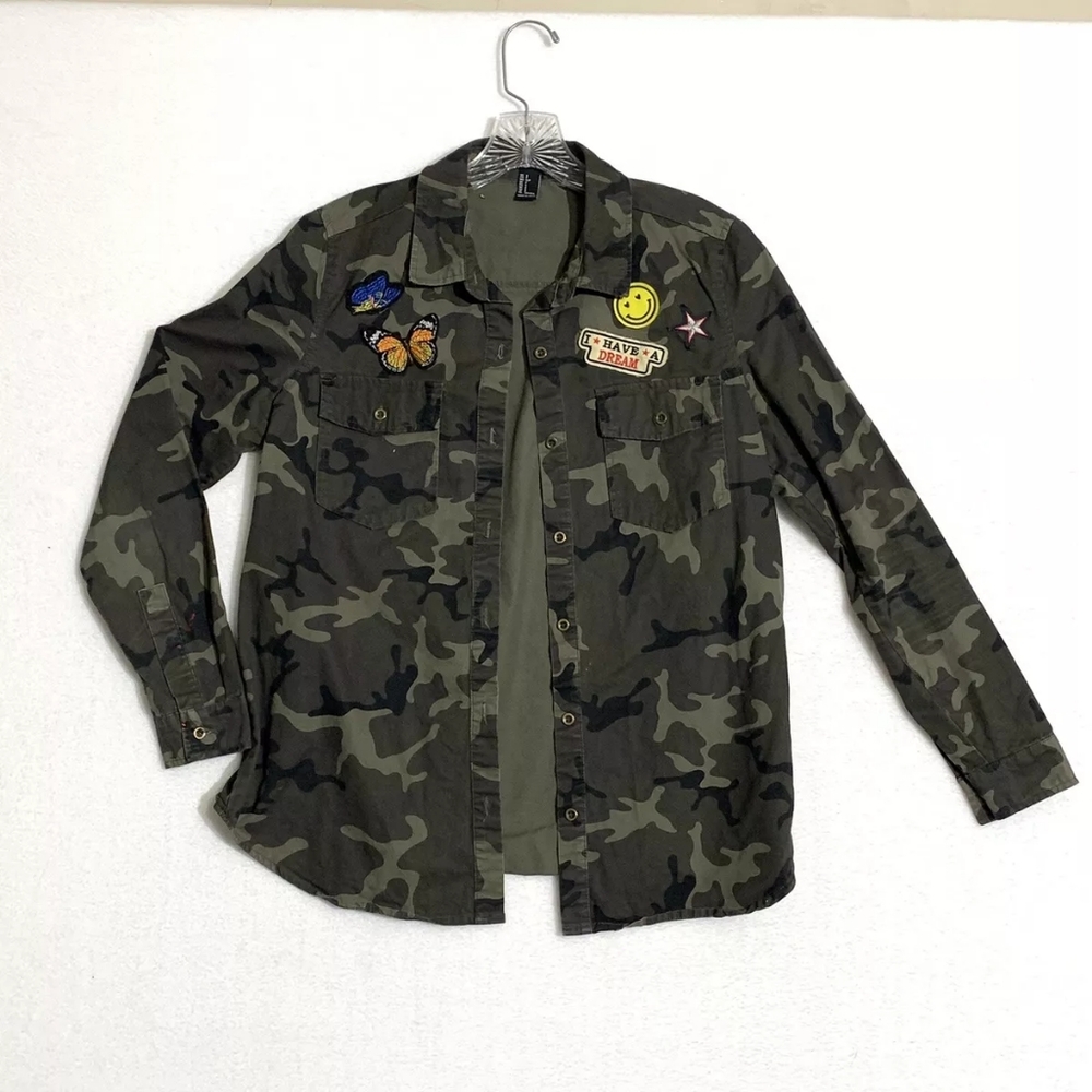 Women’s Size large Forever 21 Army Green Camo Shirt Jacket Patches Button Up - Picture 1 of 6